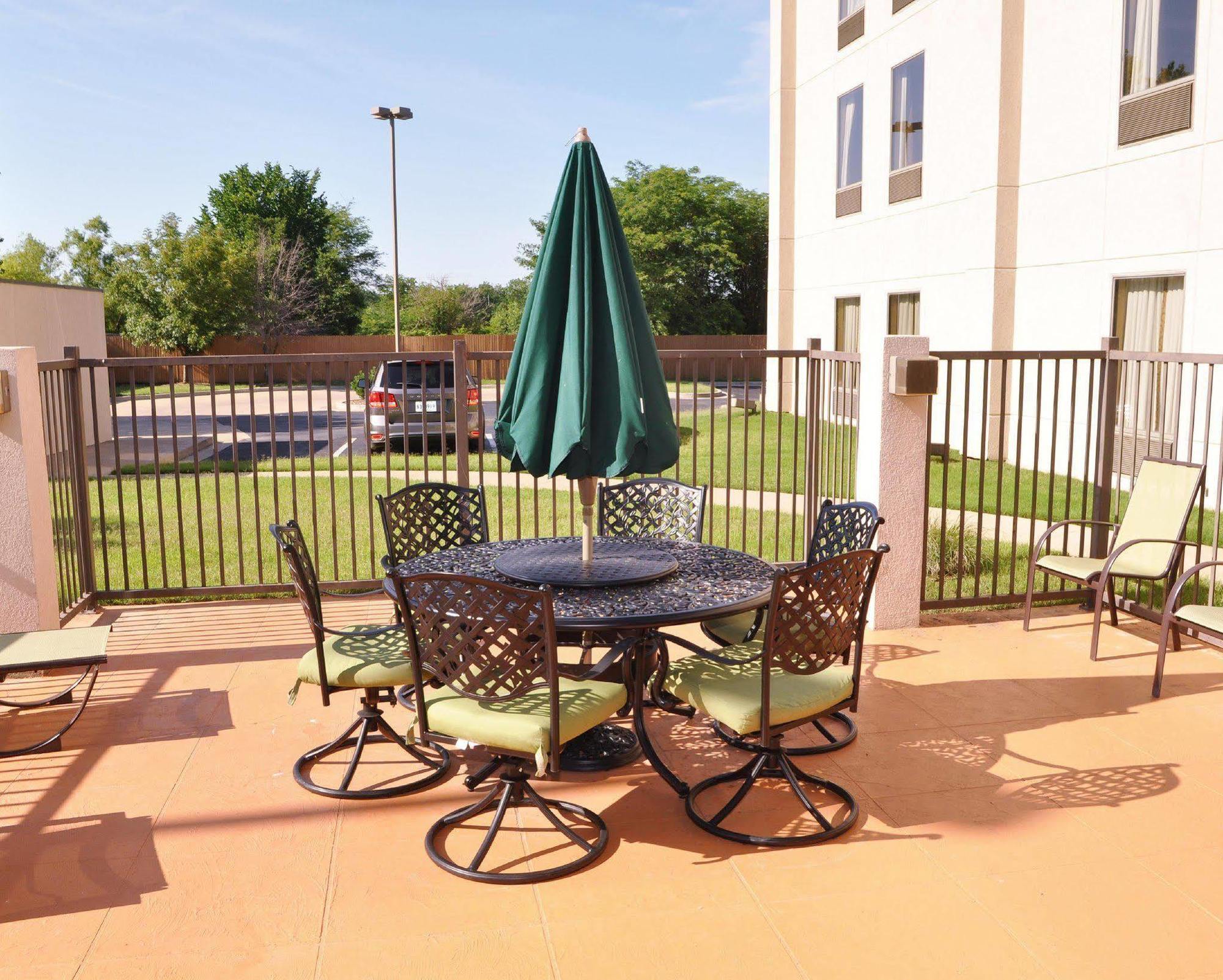 Hampton Inn Маскогі Екстер'єр фото